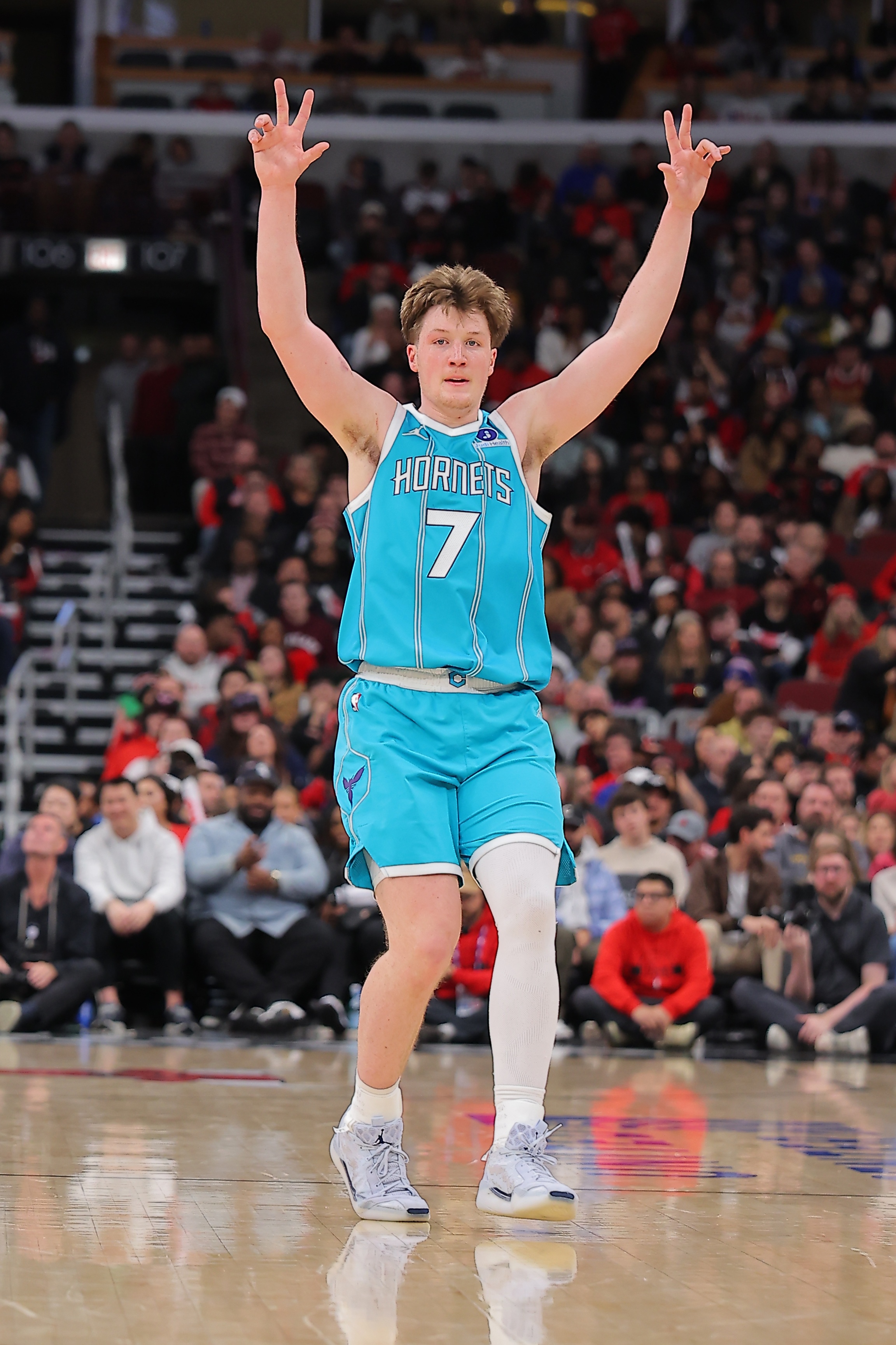 体育游戏-不得了~4号秀克尼佩尔生涯前40战轰进137记三分 大幅刷新历史纪录